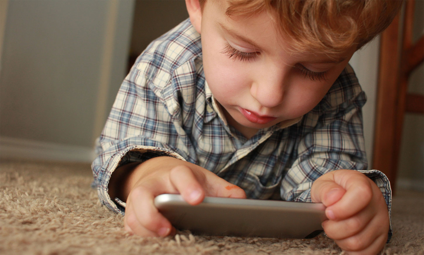 ¿Qué son los contenidos inadecuados en Internet y cómo afectan a los menores?