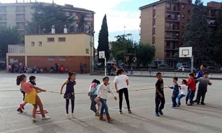 De la escuela sola no puede… a la escuela no lo quiere hacer sola