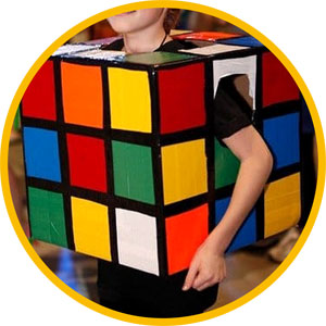 El cubo de Rubik, otro de los disfraces con materiales reciclados